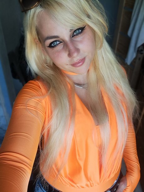 Naughty Goddess C modelo caliente imágenes