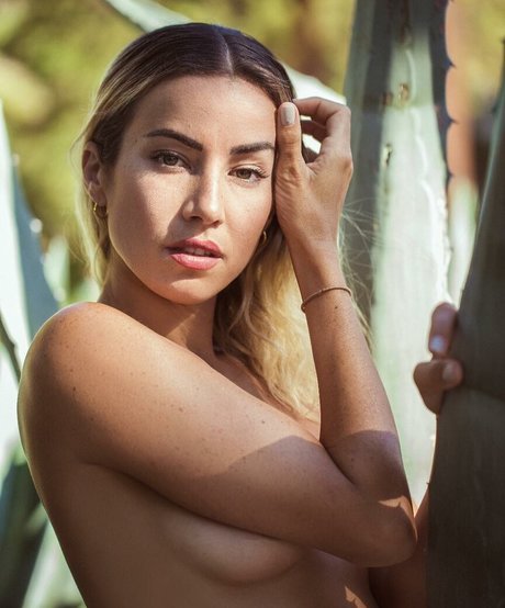 Catha23 estrella porno en alta definición foto