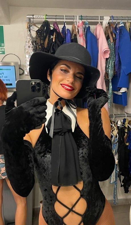 anfitriona onlyfans desnudos mejores imagen