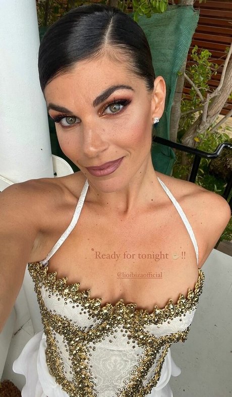 Ariadna Hafez estrella porno atractiva galería