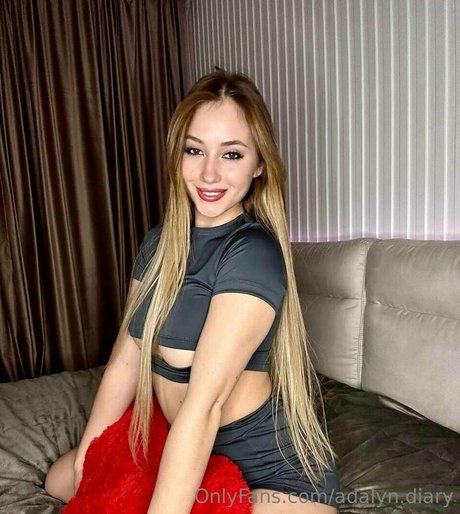 adalyn diary desnudos de modelos galería