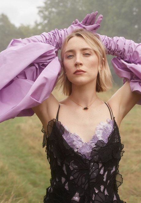 Saoirse Ronan actriz desnuda galería