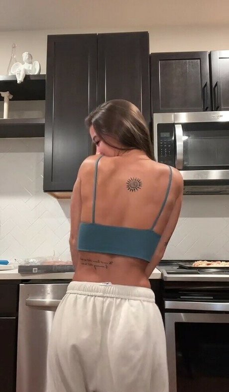 Bitty 01 modelo porno galerías