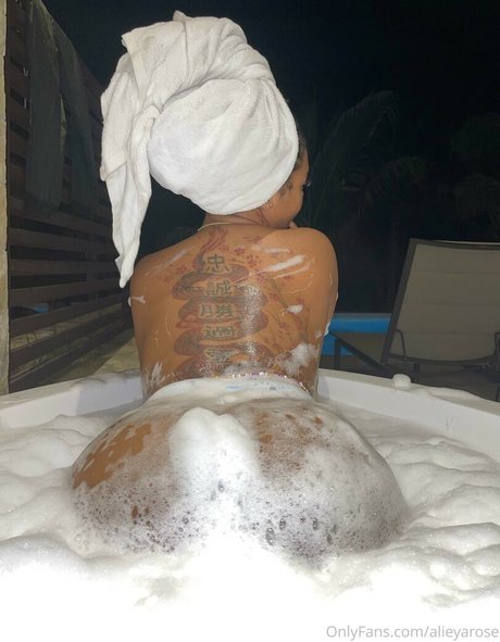 Dejarennae hermosa modelo imagen