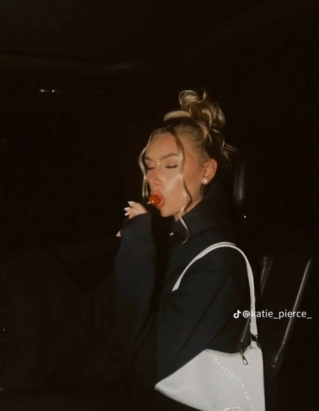 Katie Pierce modelo sexual imagen