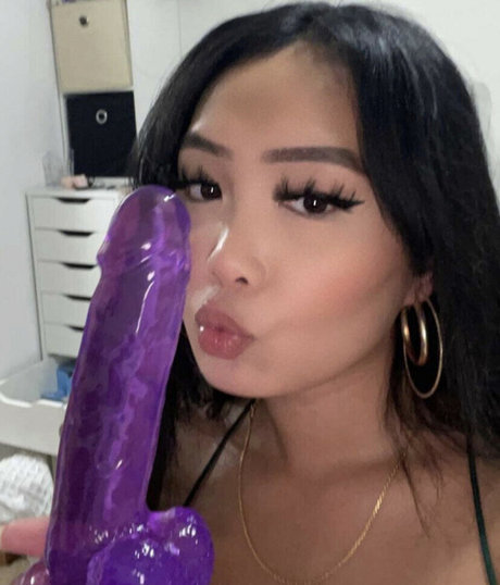 Samantha Yang Hmong modelo pornografico fotos