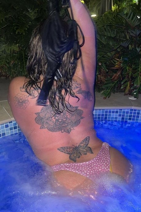 Alexisejames__ bonita estrella porno foto