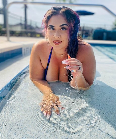 Alie Baba bonita estrella porno foto