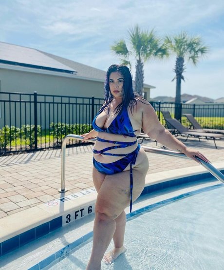 Alie Baba estrella erótica foto