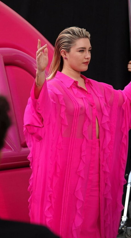 Florence Pugh estrella porno de arte foto