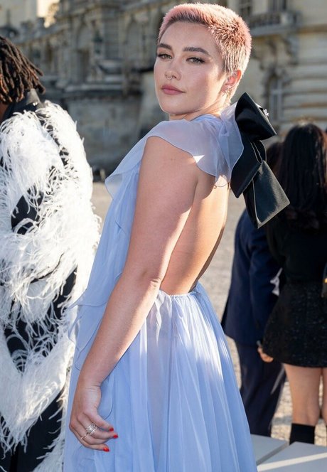 Florence Pugh estrella porno sexy galerías