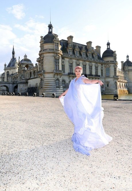 Florence Pugh modelo pornografico galerías