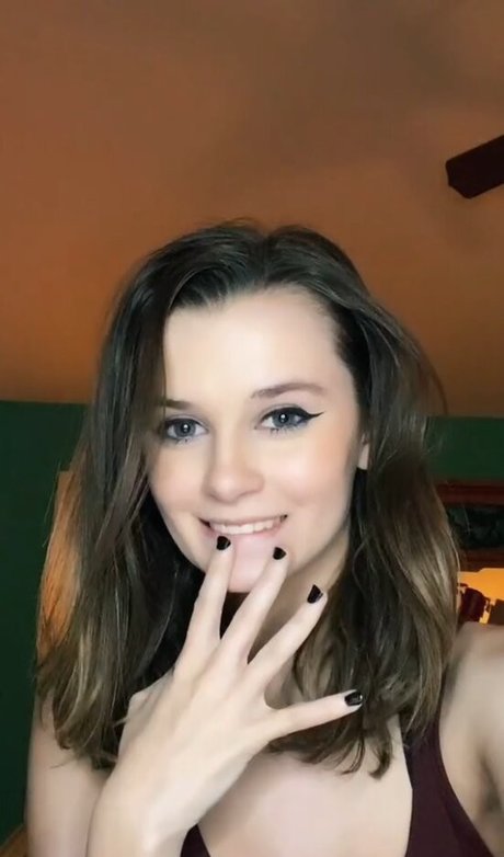 izassassin modelo desnudo fotos