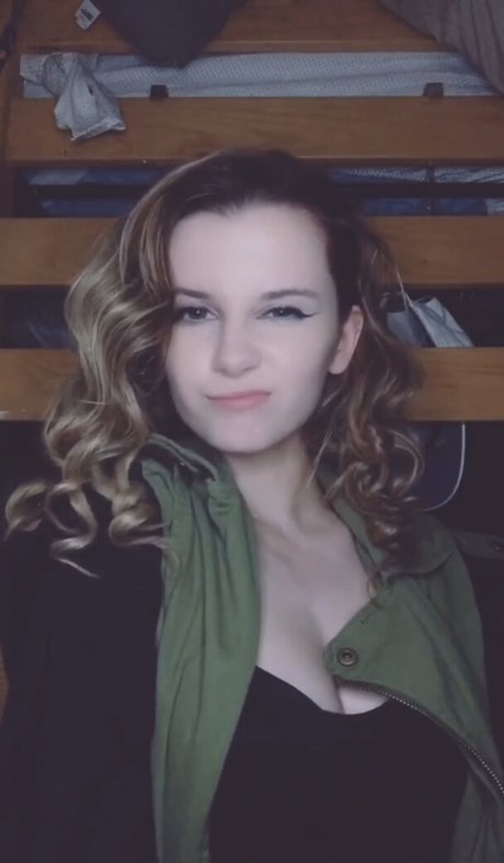 izassassin bonita actriz galería