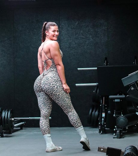 Leonie Kommoss modelo erótico archivo