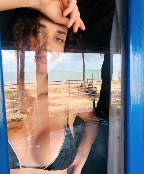 Debora Nascimento modelo desnudo galerías