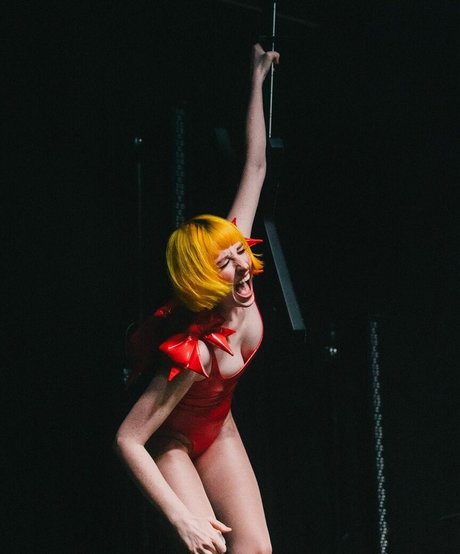 Tessa Violet modelo recopilación