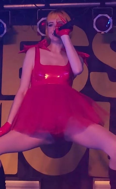 Tessa Violet modelo de arte galería