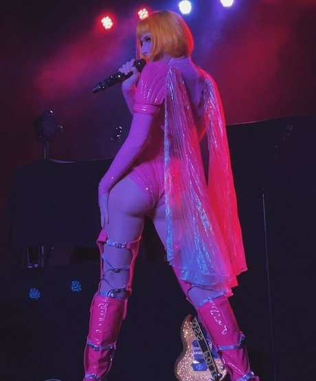 Tessa Violet hermosa estrella porno galerías