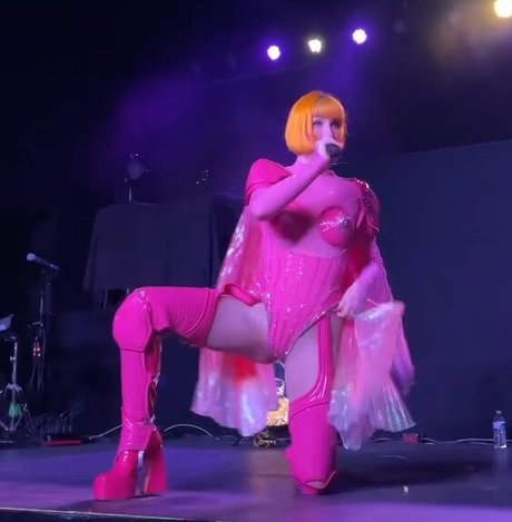 Tessa Violet modelo desnudos galería