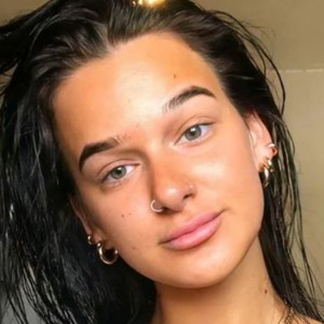 Louise Reid estrella desnuda foto