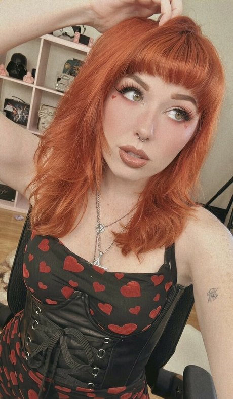 NotSaige actriz adulta foto