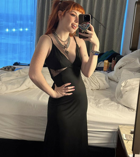 NotSaige modelo gratis foto