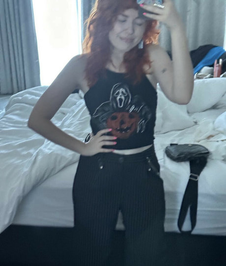 NotSaige bonita estrella galerías