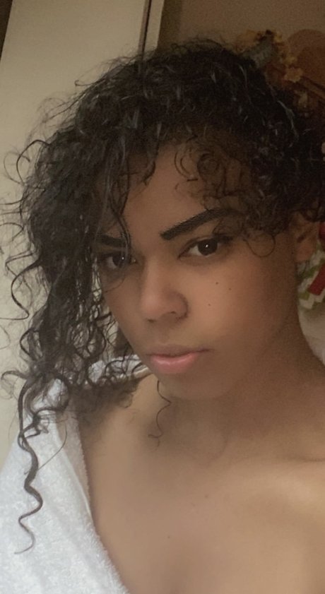 Nolani Mami estrella de alta definición imagen