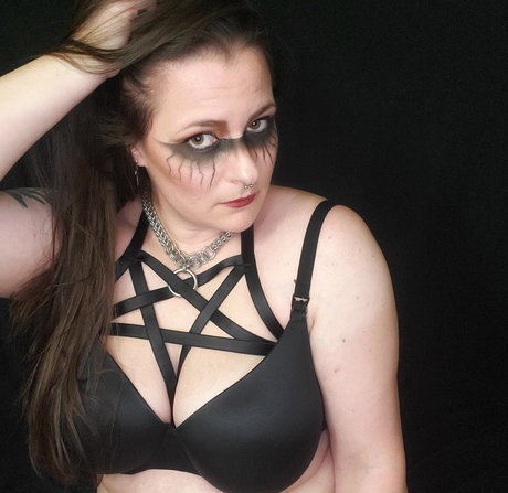 Quinn Zombie estrella atractiva archivo