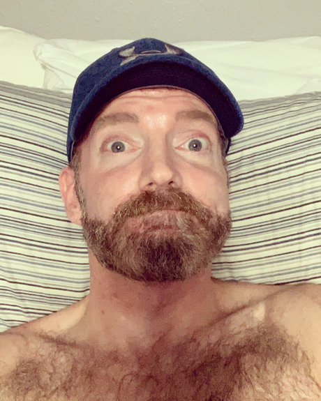 UrbanRedneckBear estrella erótica archivo