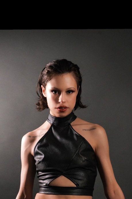 Thee Pearl estrella porno desnuda imágenes