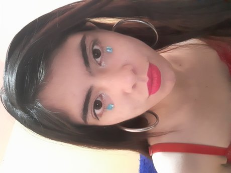 rominina modelo desnudo imágenes