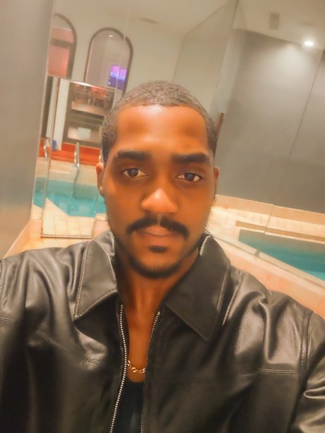 BS369 modelo sexual imagen