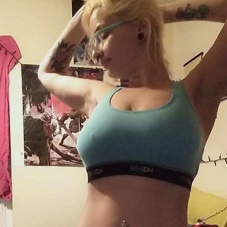 _Big TT Goth GF KiriKheaux_ estrella porno hd imágenes