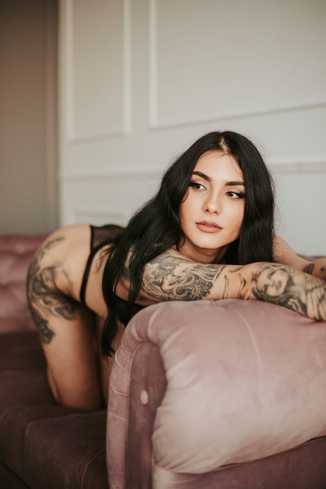 MeowLAV modelo caliente archivo