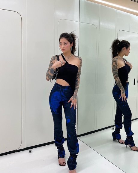 Mae Col xxx estrella porno imágenes