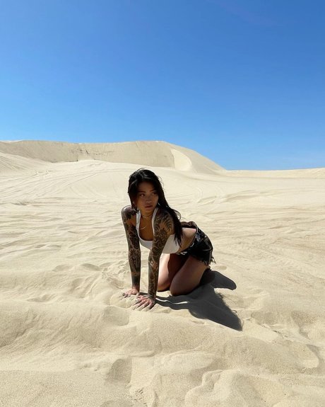 Mae Col estrella porno atractiva galería