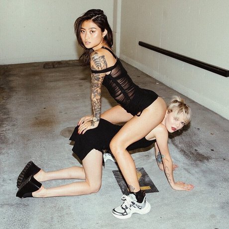 Mae Col estrella porno caliente foto