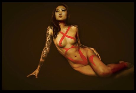 Mae Col actriz erótica fotos