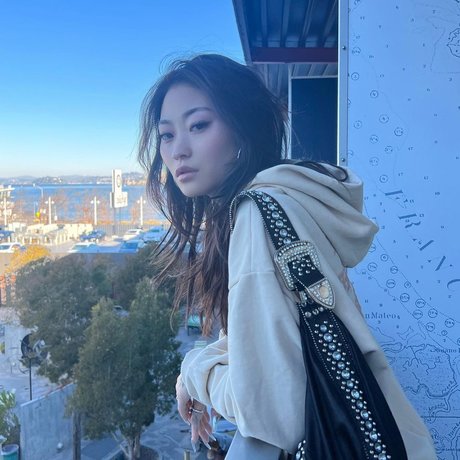 Mae Col actriz caliente foto