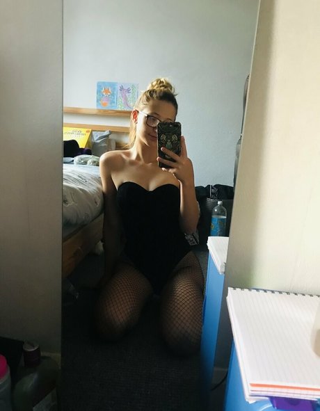 Courtneyyyyxox actriz erótica imágenes