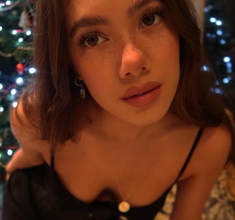 Saoirse Alicia Behzadi actriz sexual foto