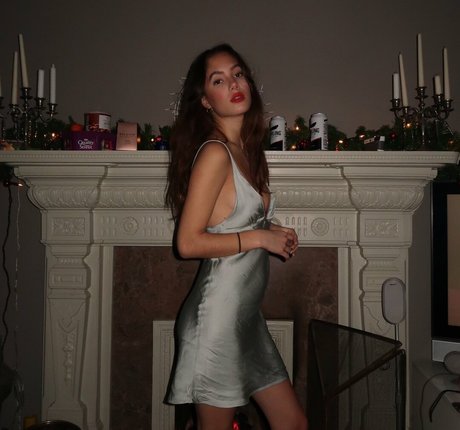 Saoirse Alicia Behzadi modelo sexual archivo