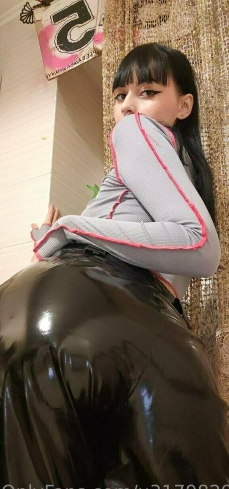 nefer titi xxx estrella hermosa fotos