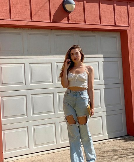 Madeleine Byrne actriz desnuda archivo