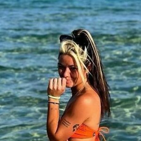 Delfi Granatto hermosa estrella porno galerías