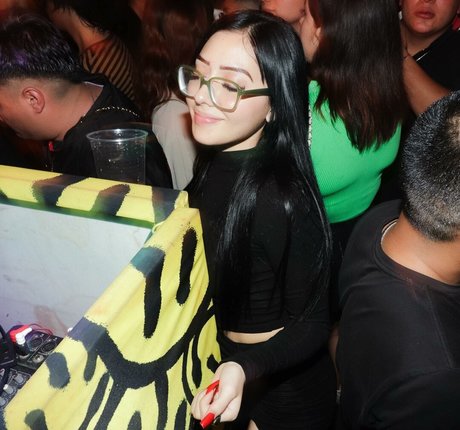 Mfoshh mejor modelo imágenes