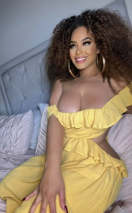 sirensaysseduce hermosa modelo foto