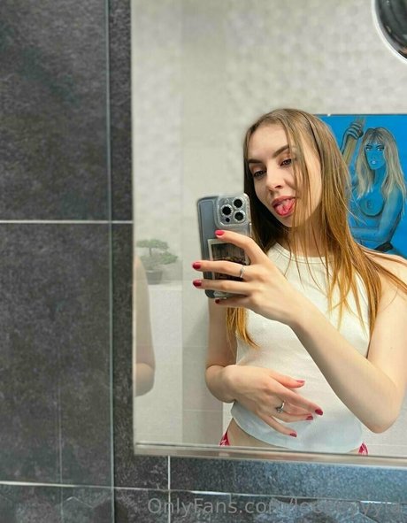 leeeeyyyla estrella caliente galería